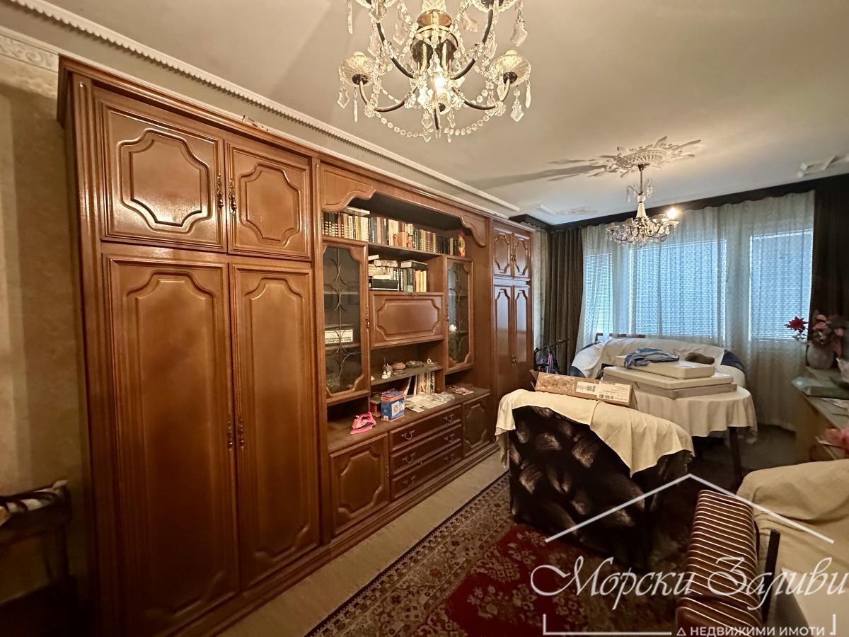 Продава се! Тристаен апартамент с отделна кухня в ж.к Възраждане, гр. Бургас!