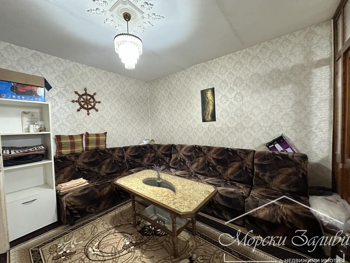 Двустаен с отделна кухня в саниран блок, жк Славейков!